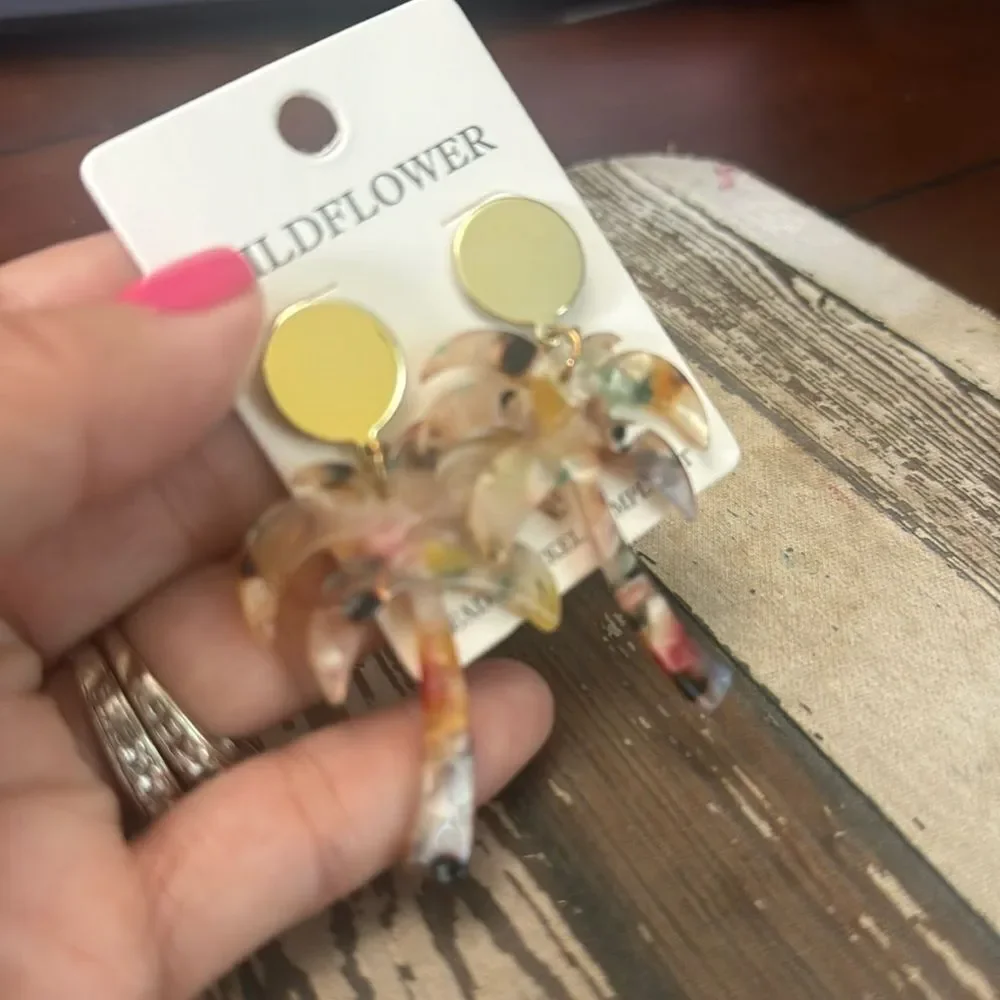 NEW Coastal fashion Resin Palm Tree Drop Earrings